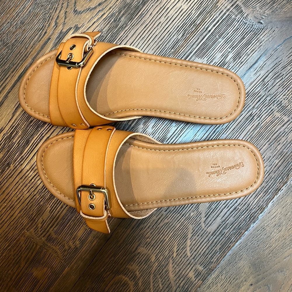 Universal Thread Tan Slide Sandals - Picture 2 of 7